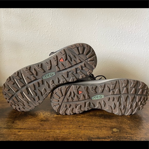 Like New Keen Terradorra II Waterproof Hiking Boot - Picture 5 of 5